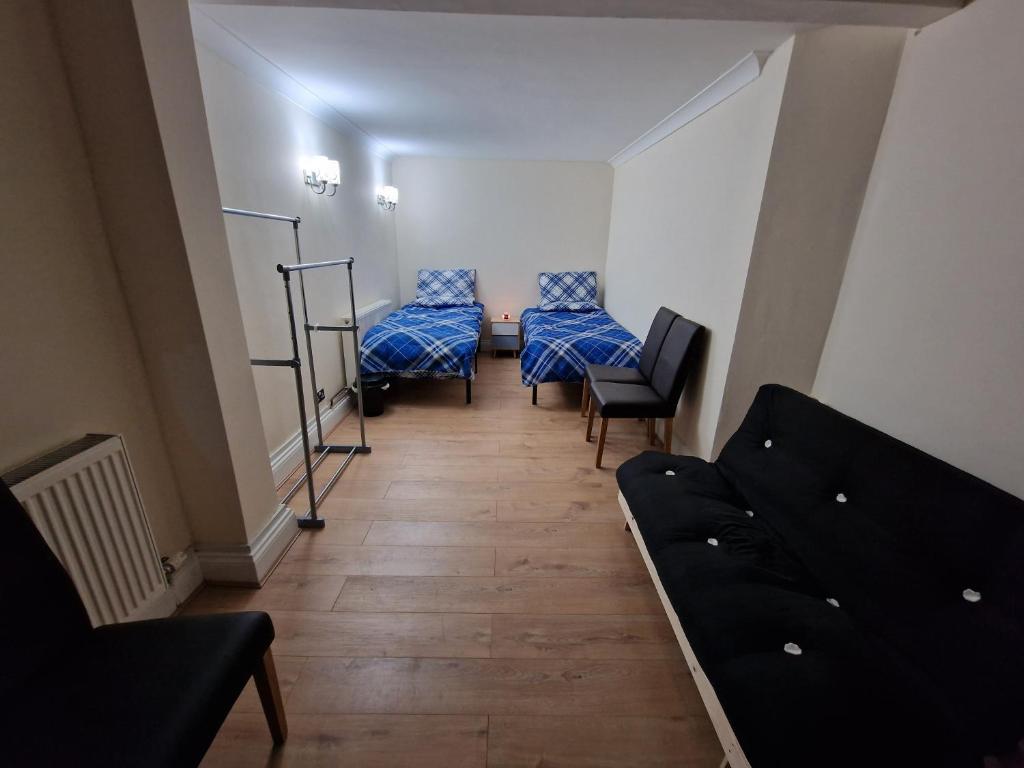 SnoozeDen Chalvey - Free Parking, Near M4 J6 - Tap to explore photos