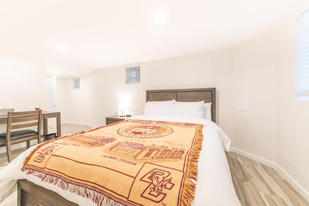 The Boston Rental - Multiple Floorplans Room Type - Queen Room