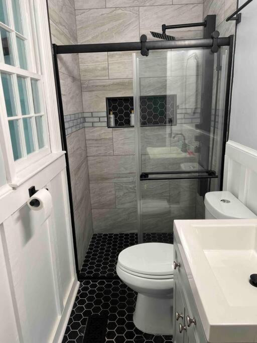 Newly renovated rancher with yard and garage! Furnished! photo 2