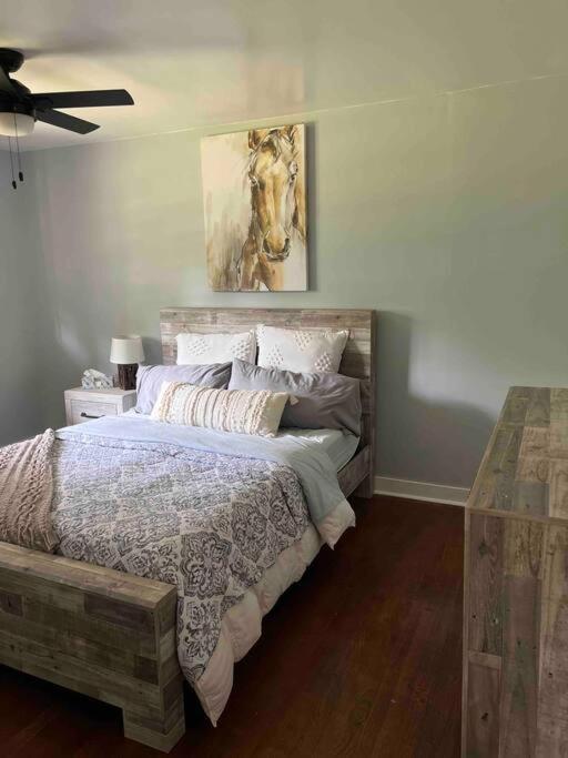 Newly renovated rancher with yard and garage! Furnished! photo 3