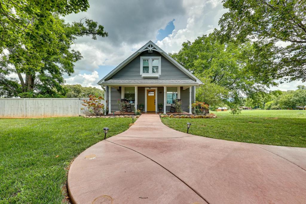 Cozy Tennessee Abode with Private Hot Tub and Fire Pit photo 1