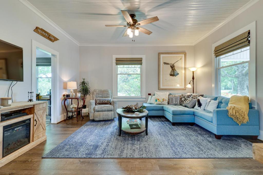 Cozy Tennessee Abode with Private Hot Tub and Fire Pit photo 2