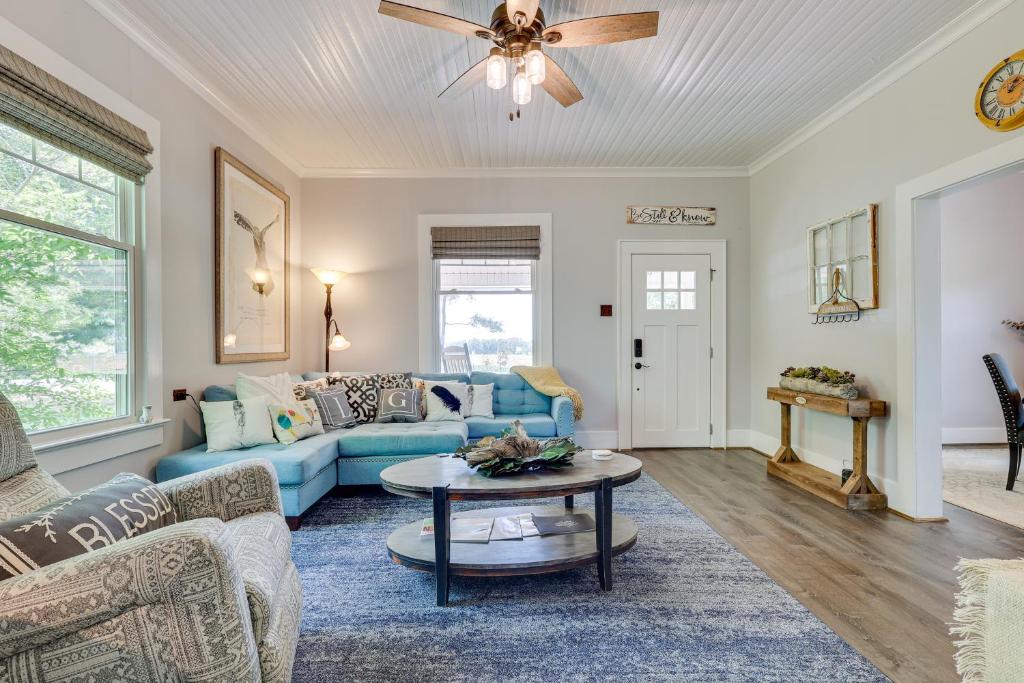 Cozy Tennessee Abode with Private Hot Tub and Fire Pit photo 3