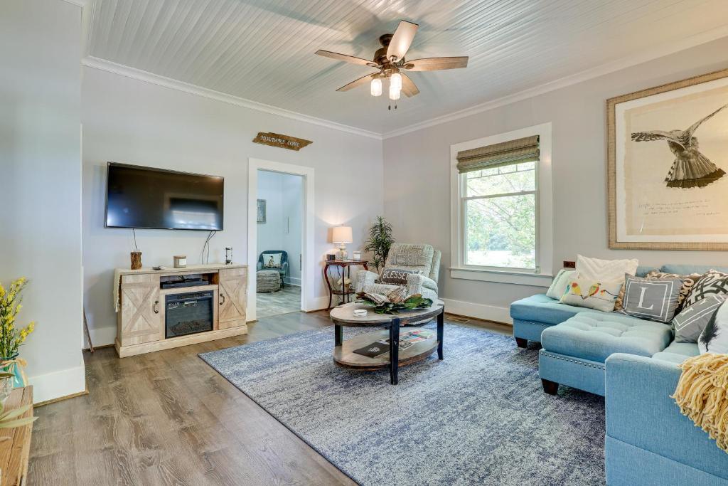 Cozy Tennessee Abode with Private Hot Tub and Fire Pit photo 4