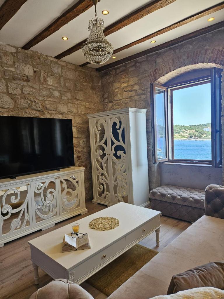 Luxury Seafront Suite Fabri photo 2