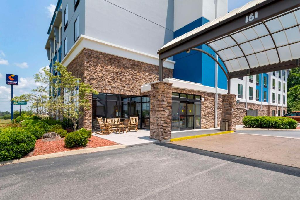 Comfort Suites Kodak Sevierville image