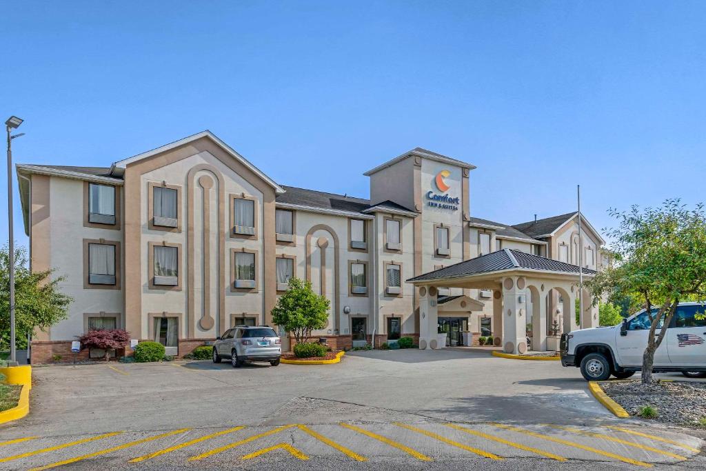 Comfort Inn & Suites image
