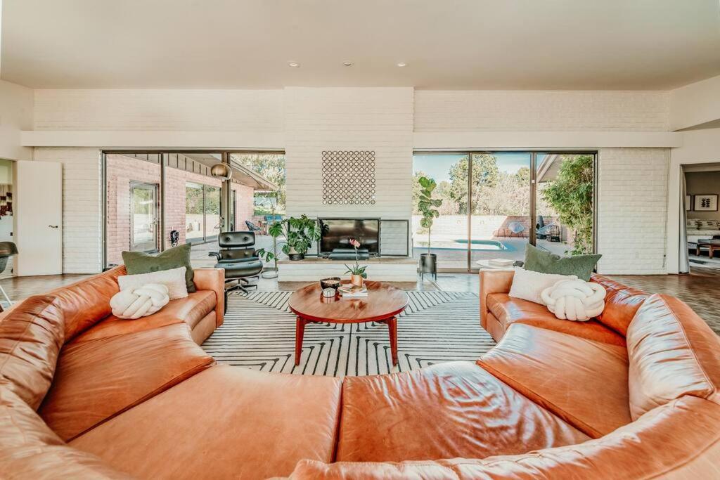 Jacuzzi, Walk to Trails, Stunning Views, Mid-Century Modern,Pool - Tap to explore photos