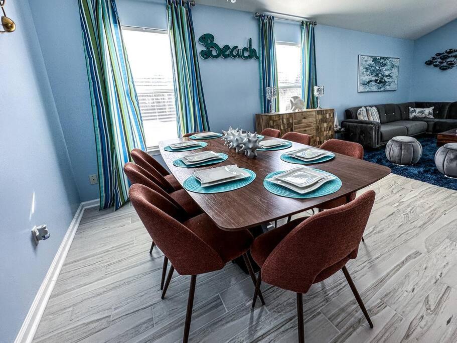 Vacation Home near Beach and Waterpark! photo 2