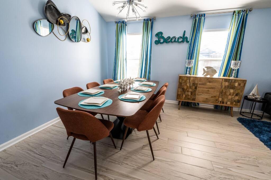 Vacation Home near Beach and Waterpark! photo 3