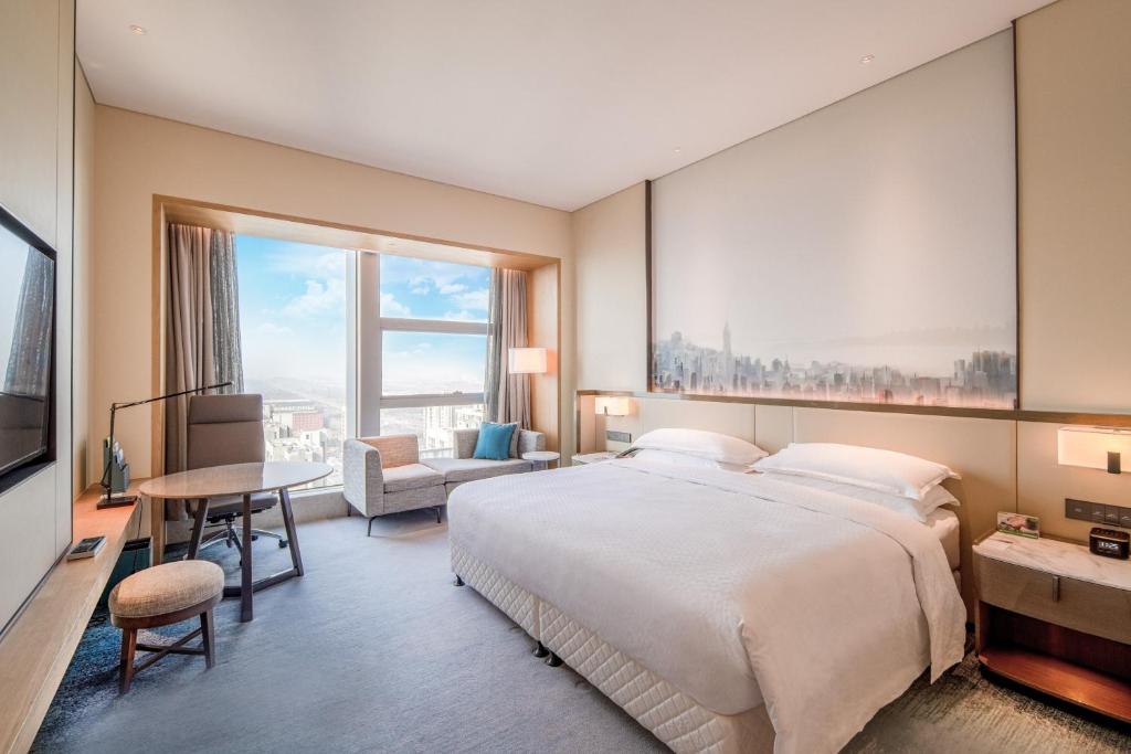 Four Points by Sheraton Wuhan, Jiangxia - Tap to explore photos
