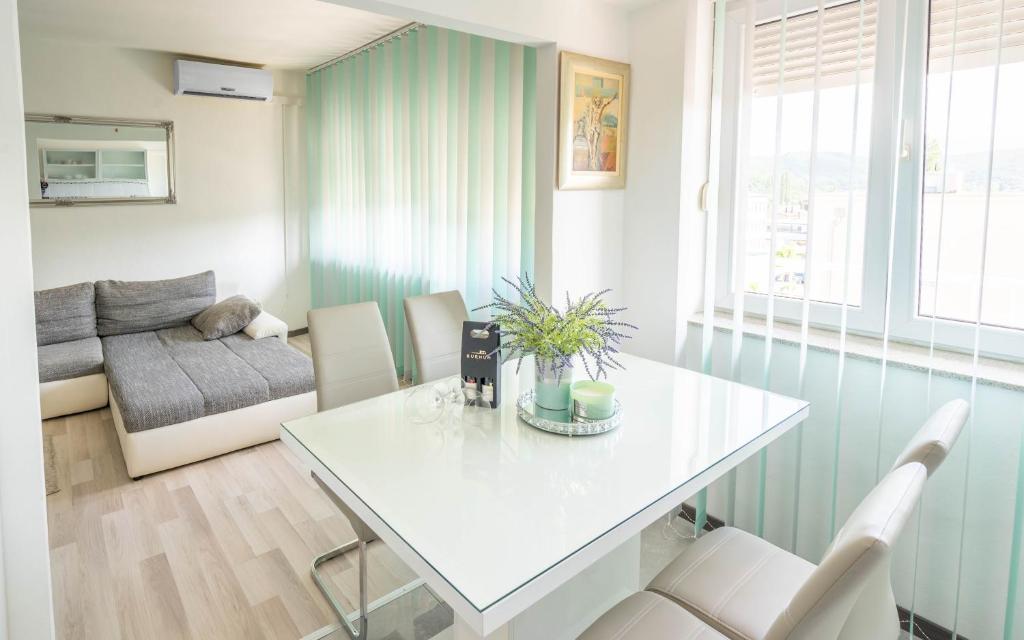 Apartman M photo 2