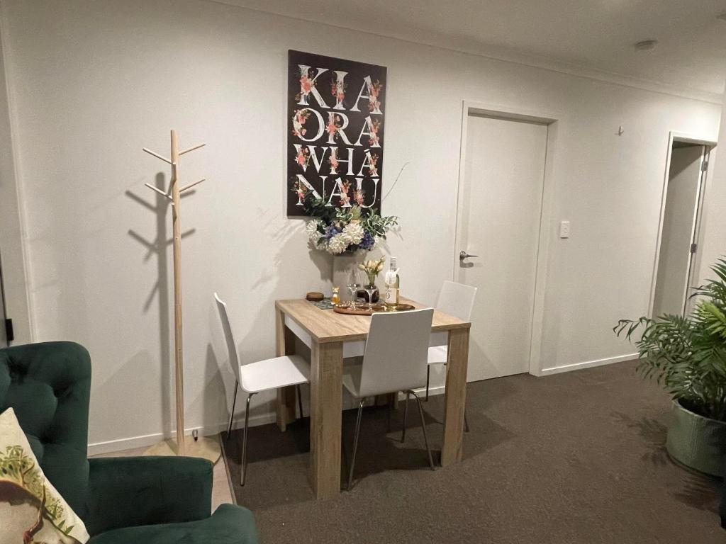 An elegant 2-bedroom house in Hamilton central. photo 3