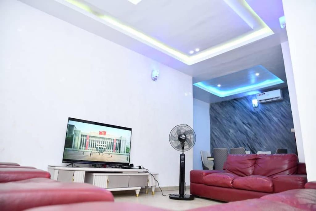 Smartly Built 2 Bedroom Flat with 24 hour Power photo 1