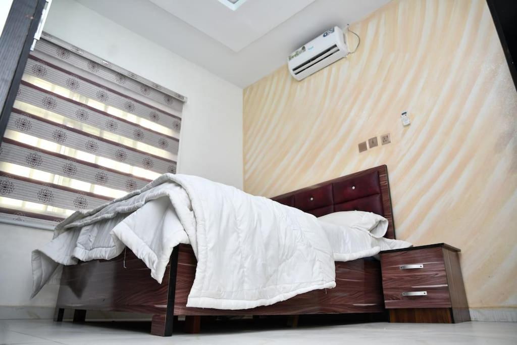 Smartly Built 2 Bedroom Flat with 24 hour Power photo 2