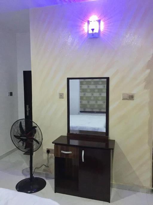 Smartly Built 2 Bedroom Flat with 24 hour Power photo 3