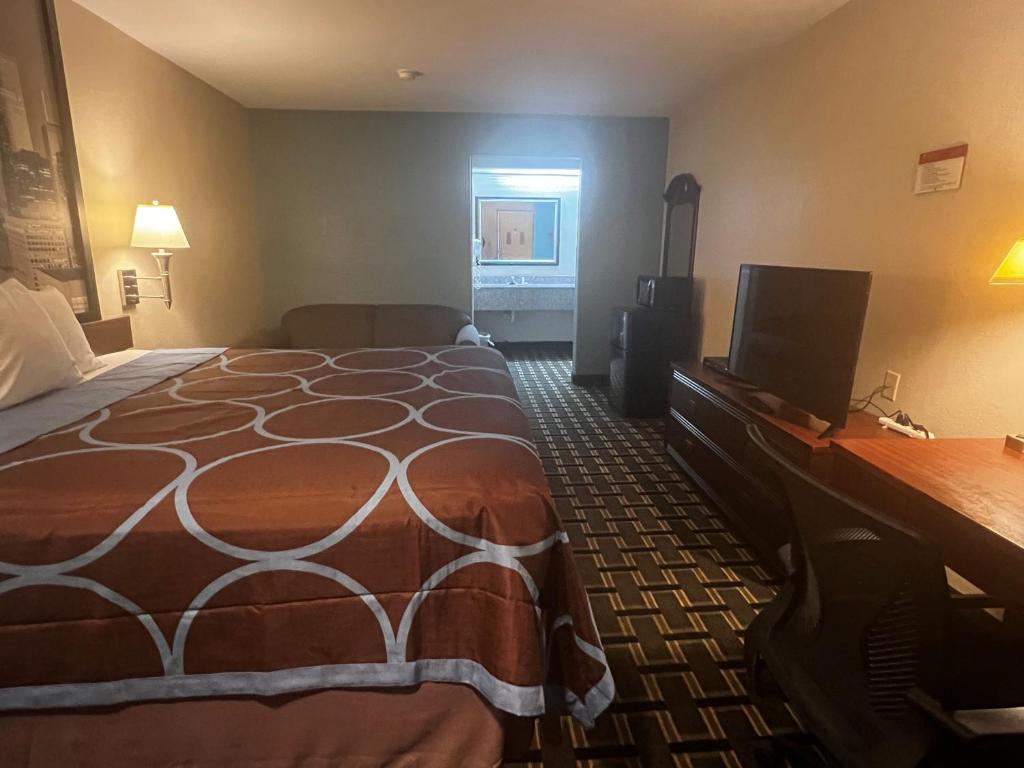 Super 8 by Wyndham Baytown I-10 photo 2