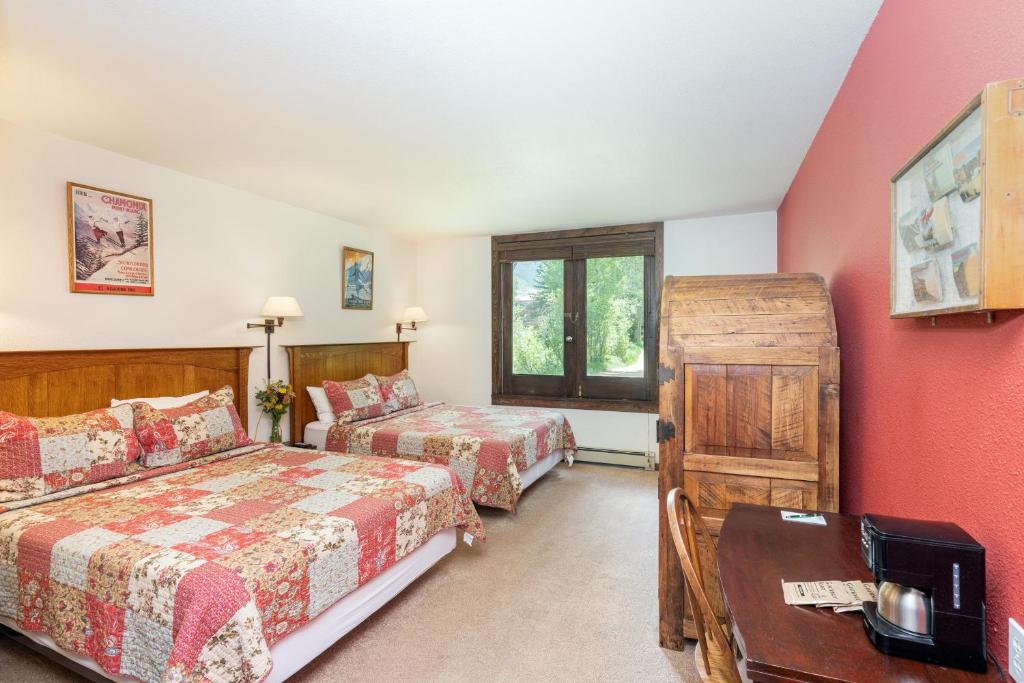 Manitou Lodge 2 Hotel Room image