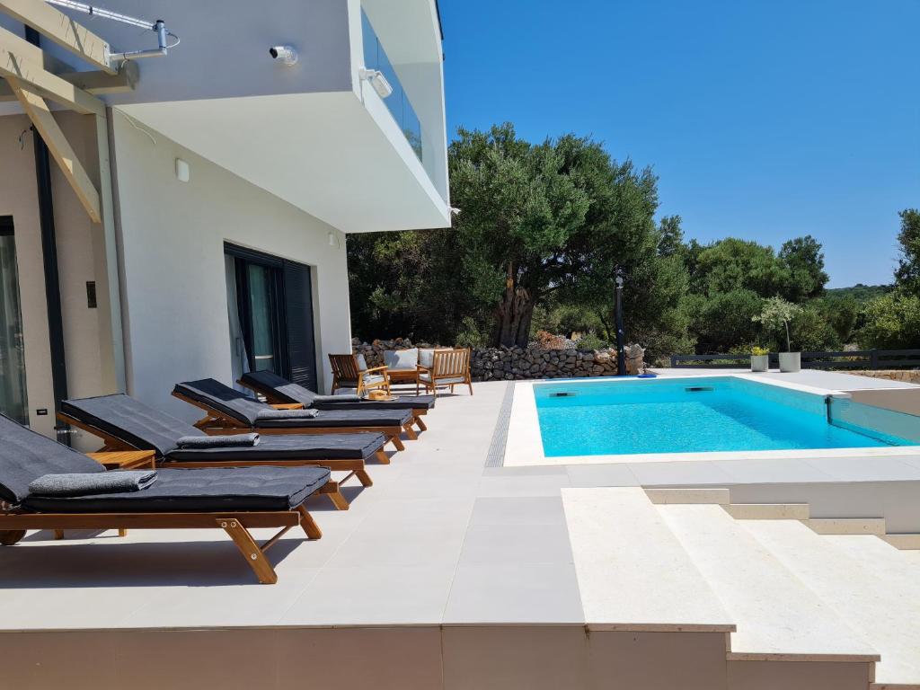 BRAND NEW Luxury Villa Lun, 5-stars, 4 double bedrooms, pool photo 1
