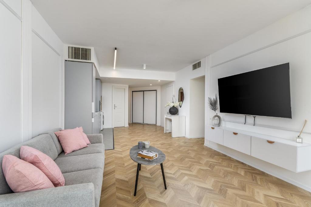 Awesome 2BR Herzelia Marina with Pool and Gym photo 1