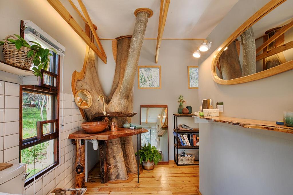 Elsewhere Treehouse and Apartment on the River photo 4