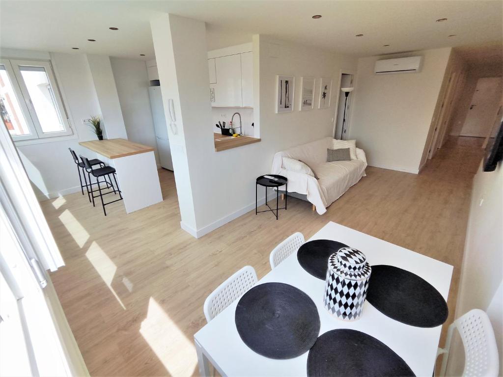 Aljarafe Central Square - by Pro Apartments photo 1