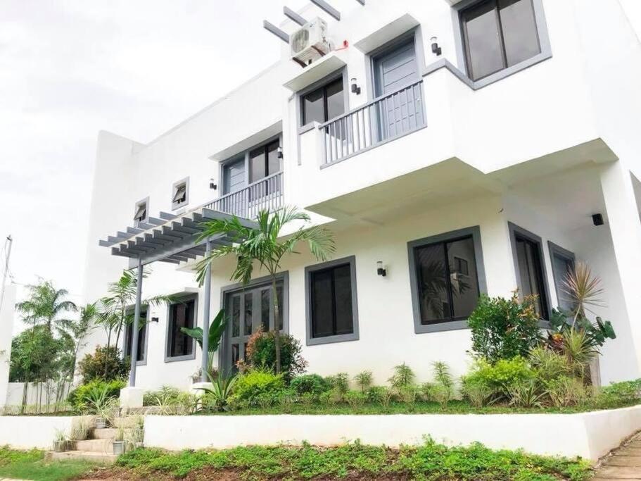 Elegantly Presented Spacious 3 Bedroom House