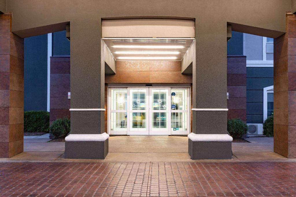 La Quinta Inn & Suites by Wyndham Norfolk photo 3