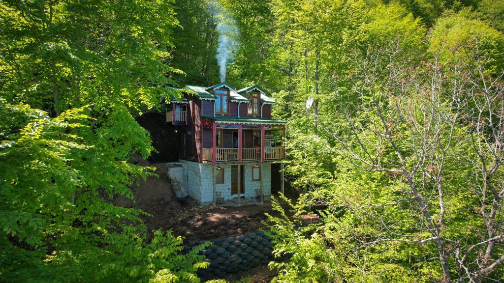 Doğada ahşap minik bir ev. ( Nazende Dağ Evi ) photo 3