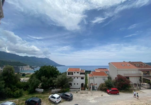 Two-bedroom apartment with parking and sea view photo 2