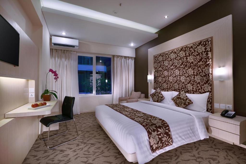 Quest San Hotel Denpasar by ASTON Room Type - Superior Double or Twin Room with Pool View
