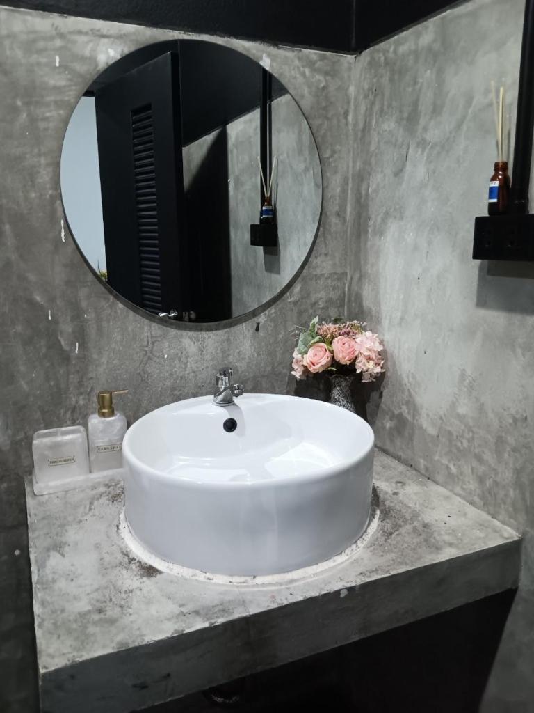 Nimman Soi9 Hotel - Tap to explore photos