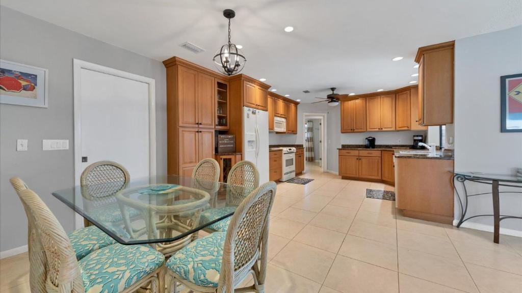 830 Coronado photo 3