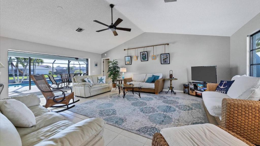 830 Coronado photo 4