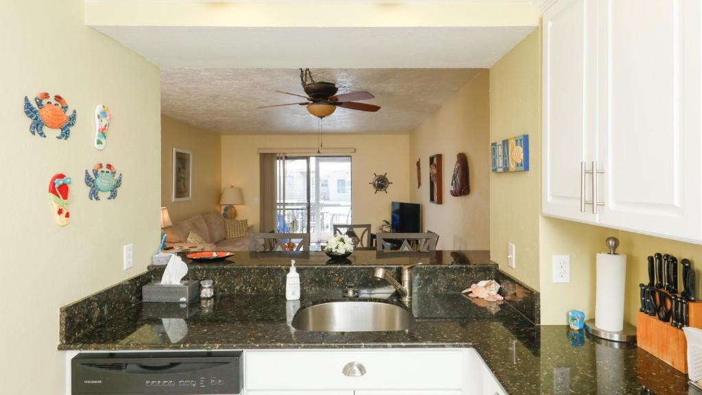 9141 Lake #102 photo 3