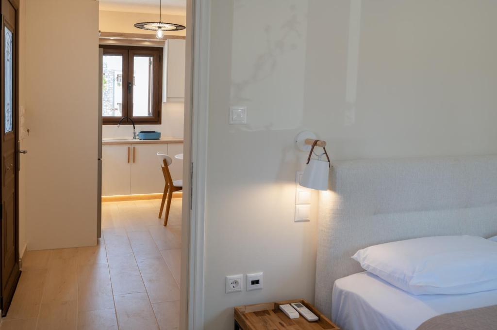 Stoupa Harmony Suite - One Bedroom Apartment photo 4
