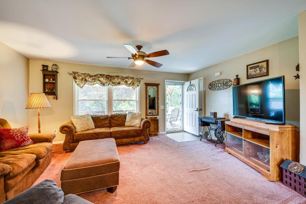 Charming Berwick Retreat with Gas Grill and Deck! photo 2
