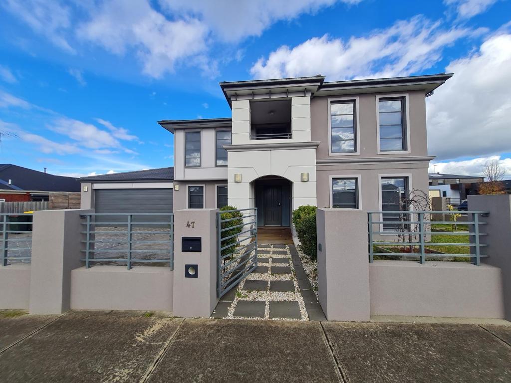 Stylish House in Geelong for Large Family or Group photo 1