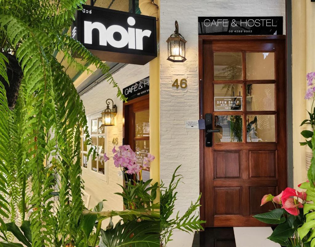 Noir Cafe And Hostel - Chinatown Bangkok photo 1