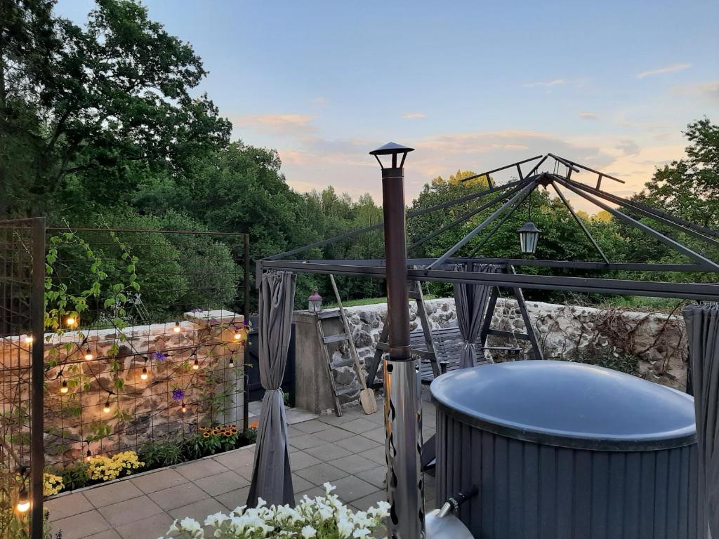 Mellene 1 bedroom house in nature & hot tube photo 2