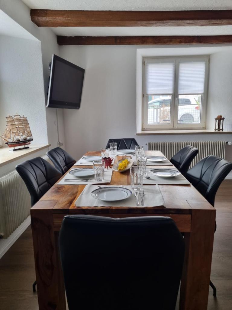 Stylish large 4 room apartment close to the center photo 1