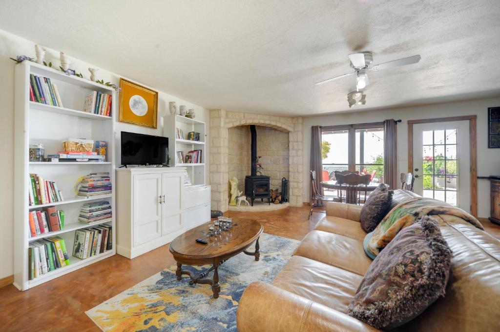 Fredericksburg Retreat with Private Hot Tub and Patio! photo 2