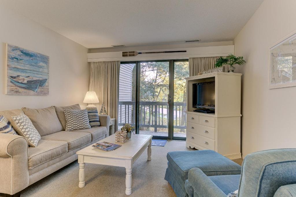 Gorgeous Grand Traverse Bay Beach Front Condo photo 1