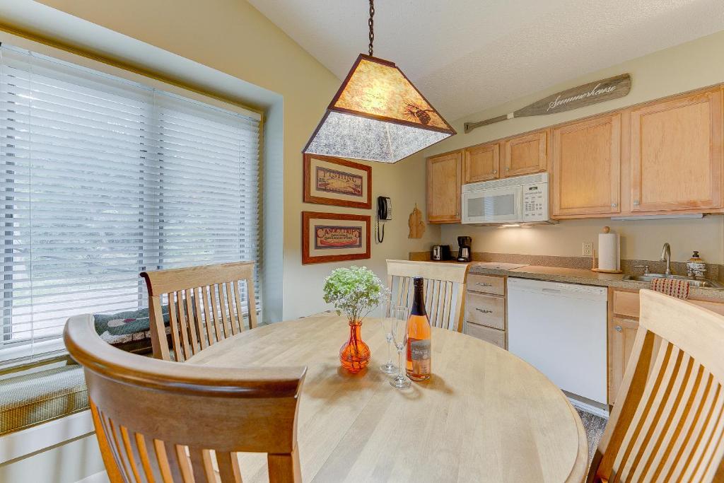 Cozy Country Lakeside Condo 5705 photo 3