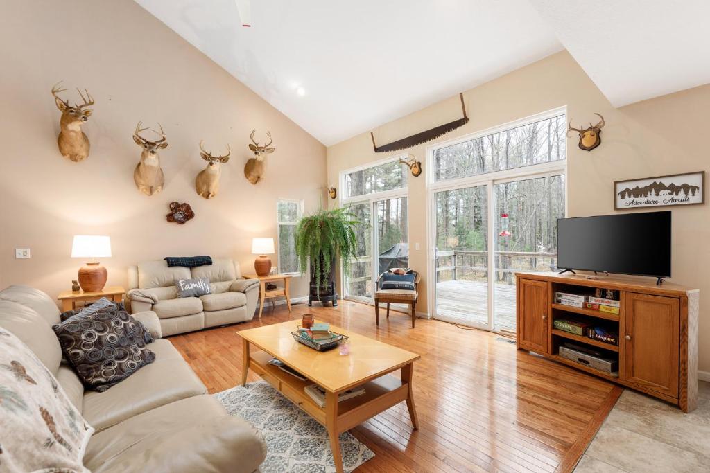 Secluded Country 4BDR Retreat Home Away from Home 4515