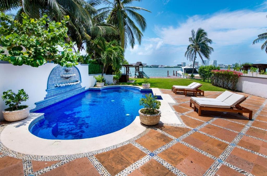 Amazing luxury villa, gorgeous lagoon view & pool