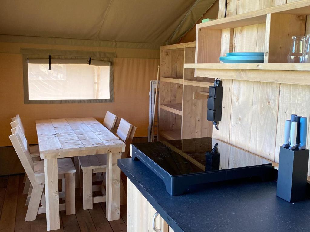 Luxury glamping with private bathroom near the Frisian waters photo 1
