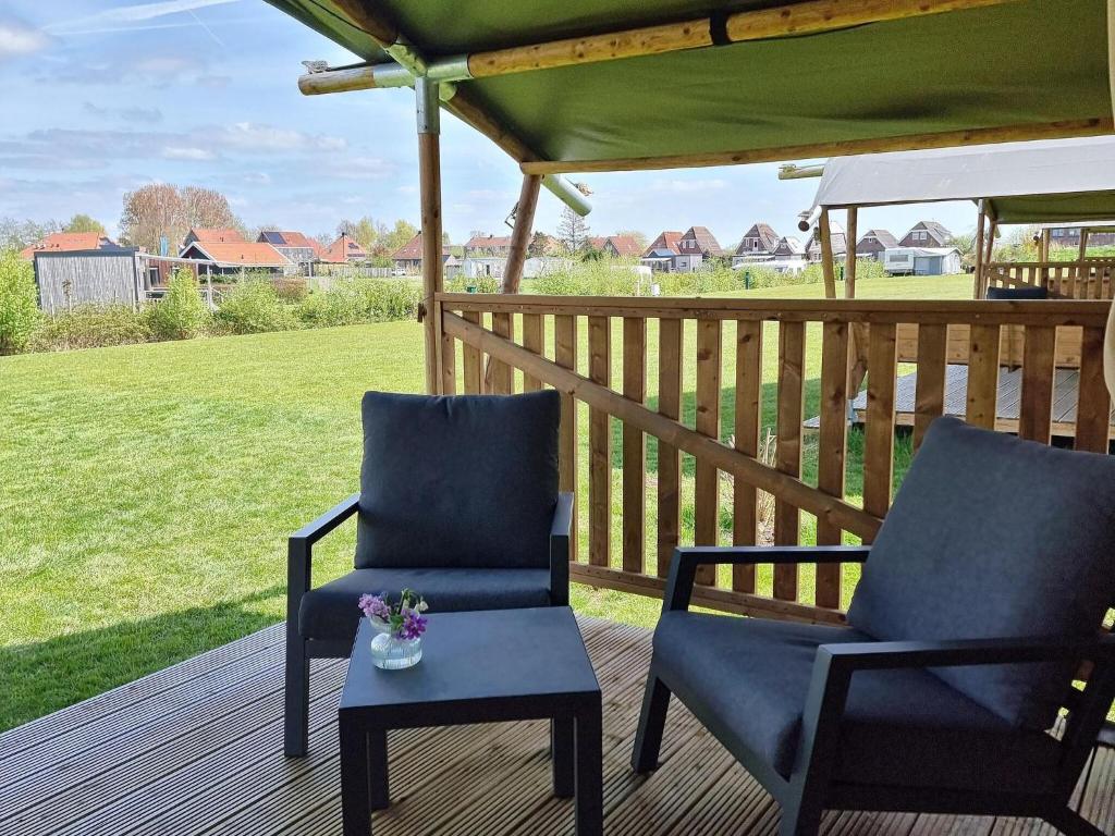 Luxury glamping with private bathroom near the Frisian waters photo 2
