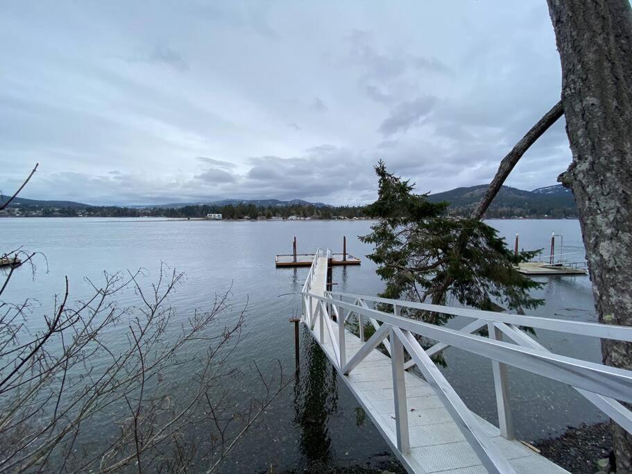 Water Front Home with Private Dock and Hottub photo 4