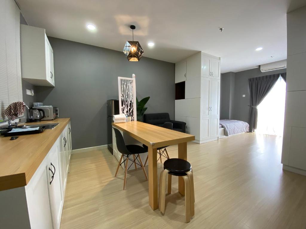 A Modern & Homely Studio with Pool and Gym photo 3